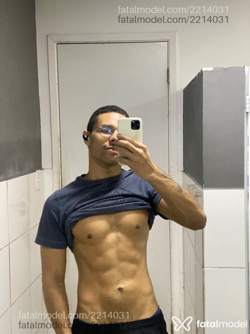 Acompanhante homem morena (o) de olhos pretos em Rio de Janeiro - Bernardo