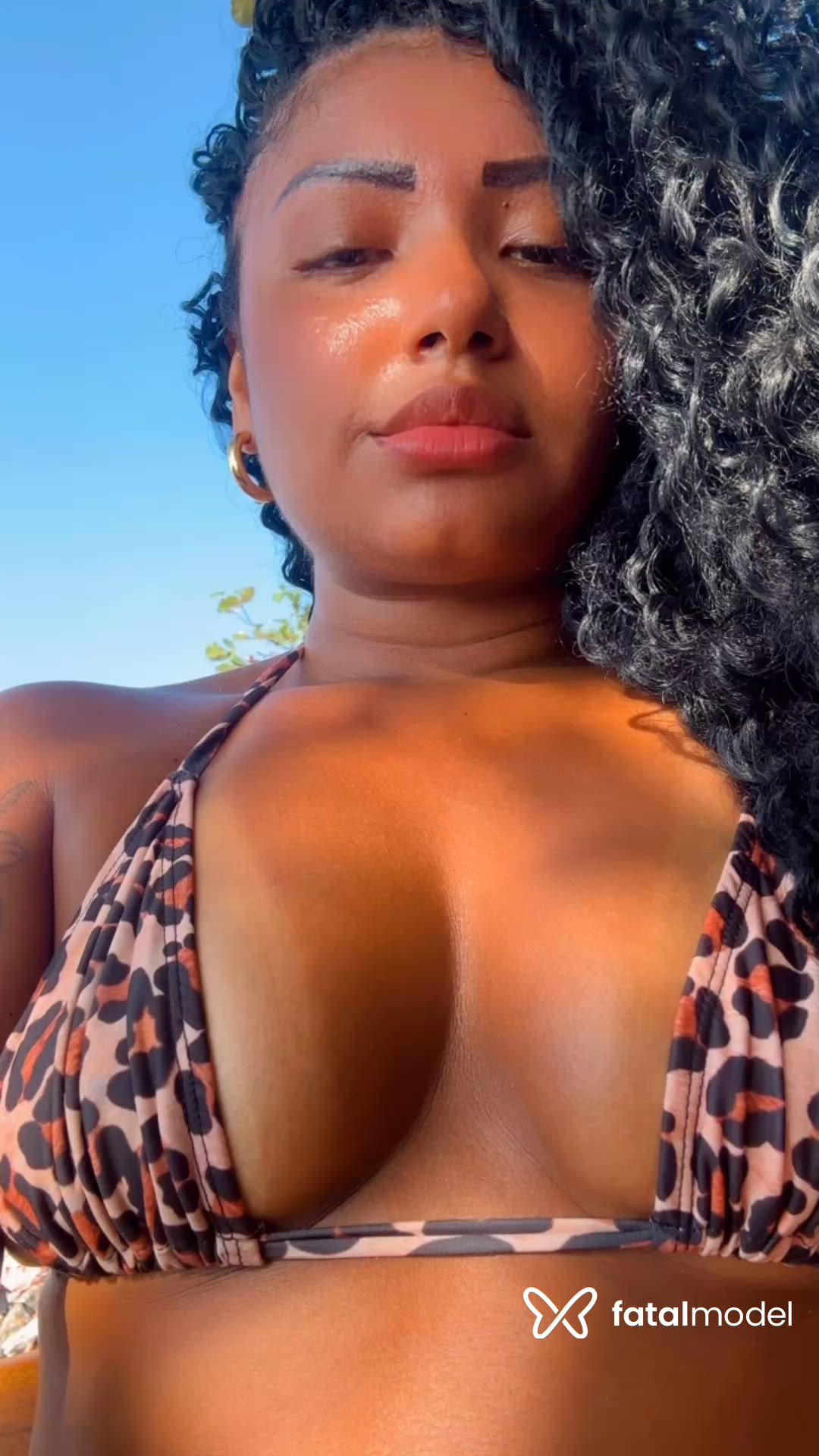 Acompanhante mulher com cabelo castanho de olhos castanhos - Beatriz cavalcante