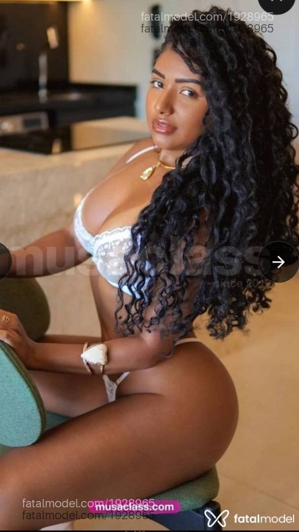 Acompanhante mulher com cabelo castanho de olhos castanhos - Beatriz cavalcante