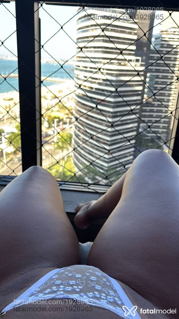Acompanhante mulher com cabelo castanho de olhos castanhos - Beatriz cavalcante