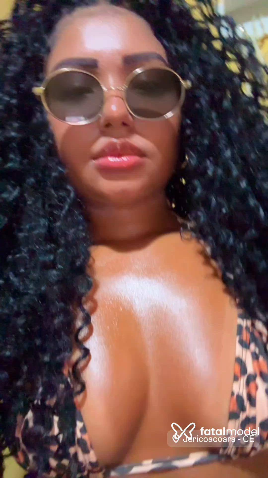 Acompanhante mulher com cabelo castanho de olhos castanhos - Beatriz cavalcante