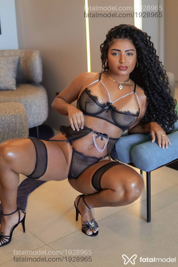 Acompanhante mulher com cabelo castanho de olhos castanhos - Beatriz cavalcante