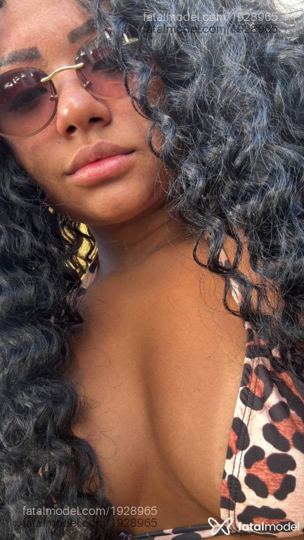 Acompanhante mulher com cabelo castanho de olhos castanhos - Beatriz cavalcante