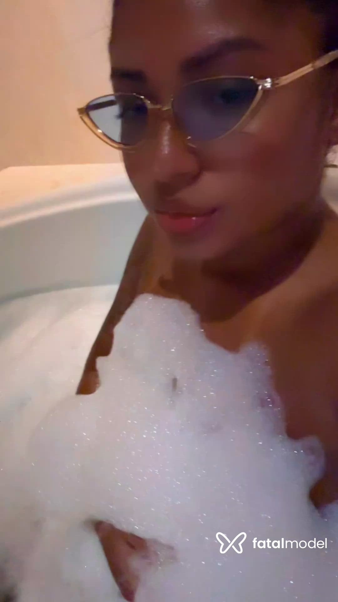 Acompanhante mulher com cabelo castanho de olhos castanhos - Beatriz cavalcante
