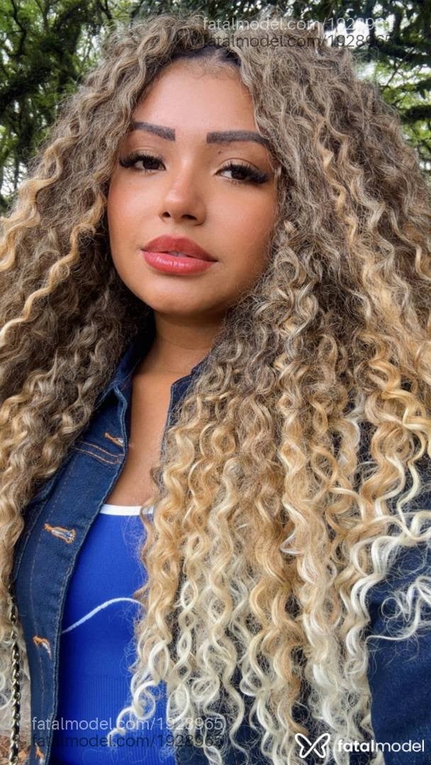 Acompanhante mulher com cabelo castanho de olhos castanhos - Beatriz cavalcante