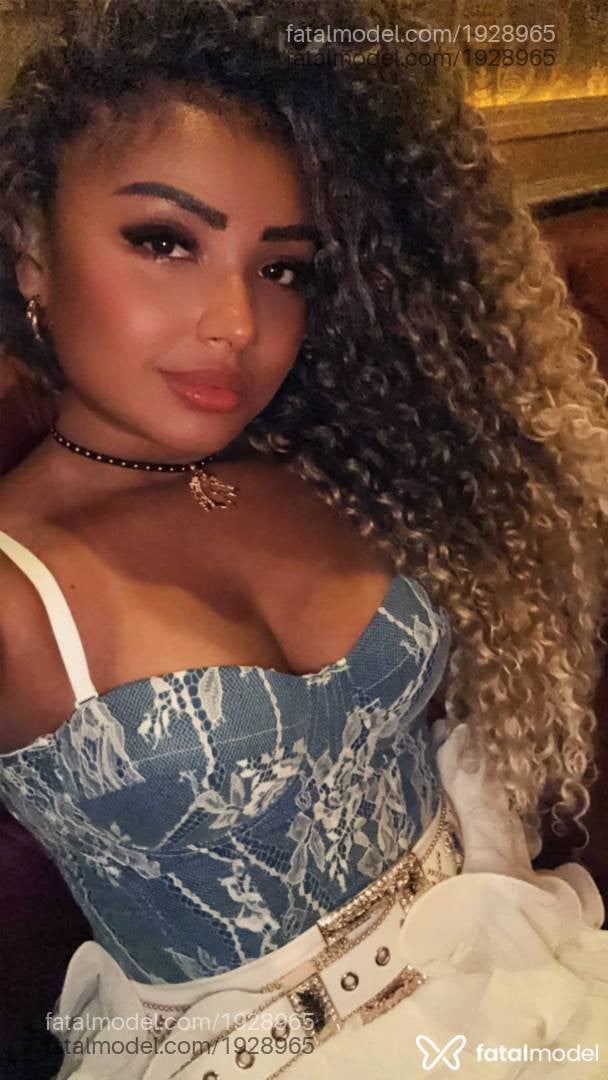 Acompanhante mulher com cabelo castanho de olhos castanhos - Beatriz cavalcante