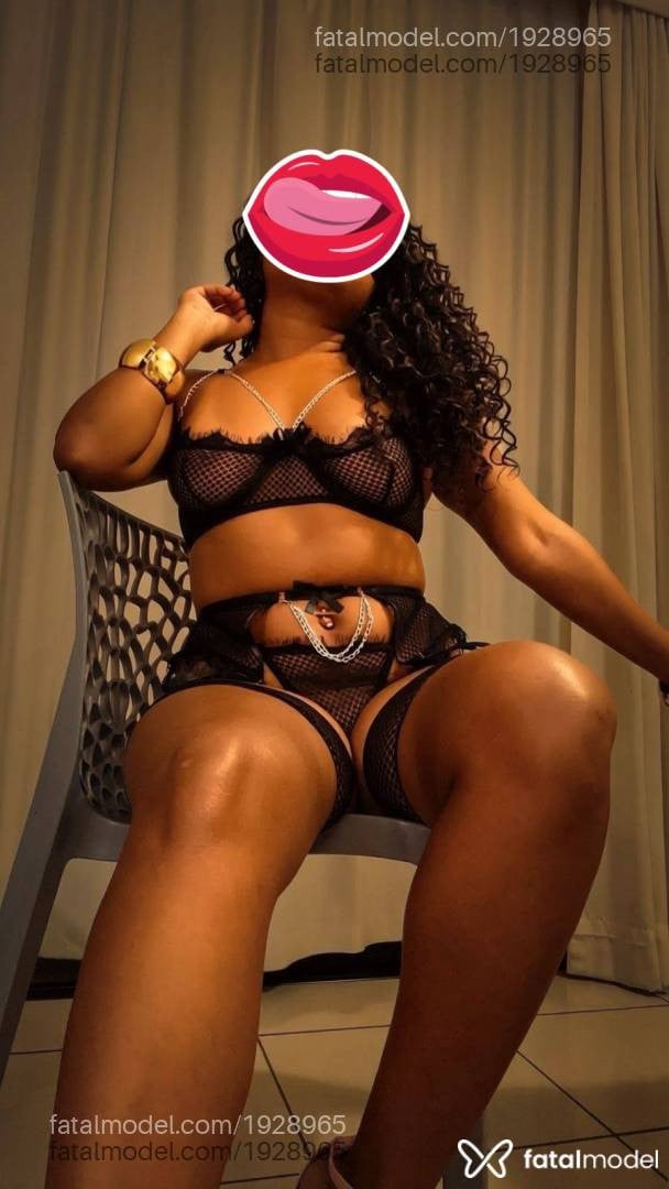 Acompanhante mulher com cabelo castanho de olhos castanhos - Beatriz cavalcante