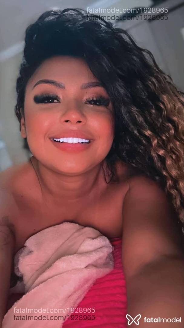 Acompanhante mulher com cabelo castanho de olhos castanhos - Beatriz cavalcante