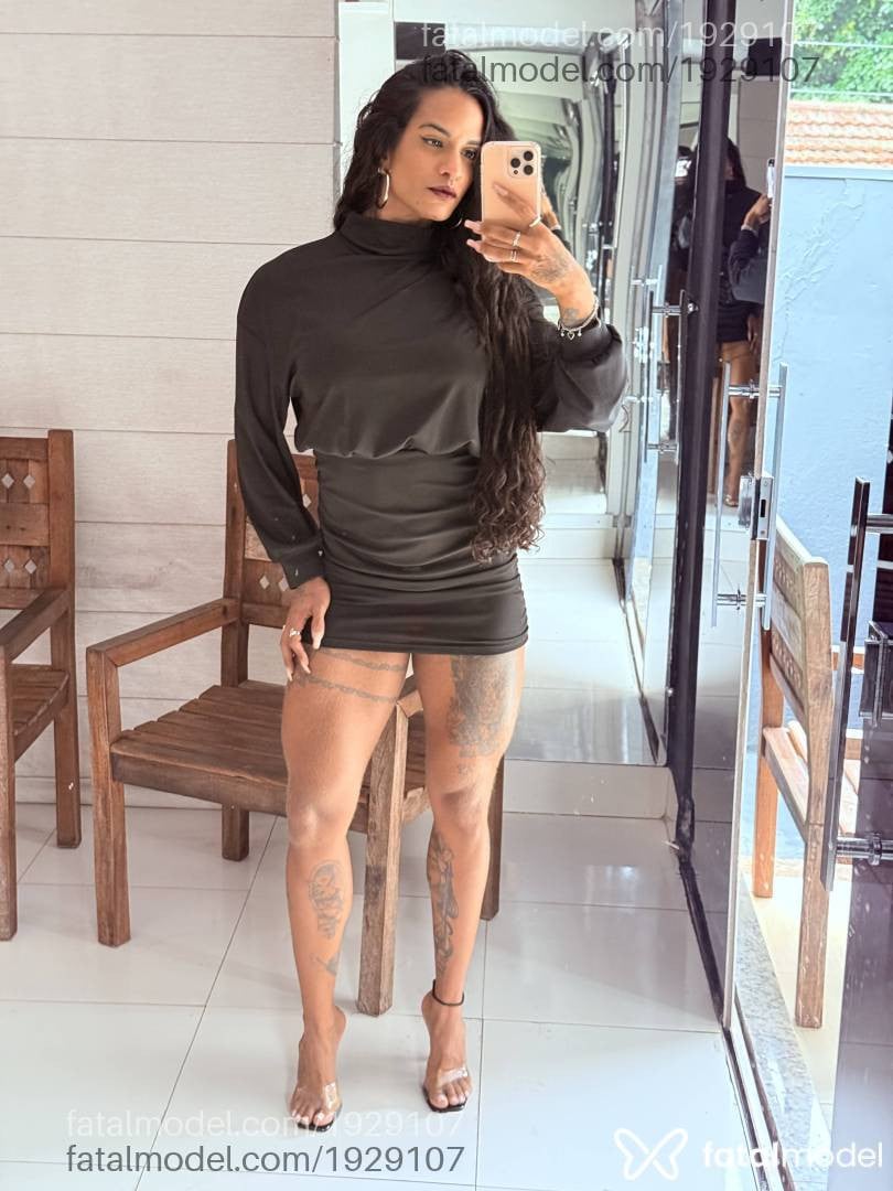 Acompanhante mulher morena (o) de olhos castanhos - Viick Araujo Acompanhante mulher morena (o) de olhos castanhos - Viick Araujo