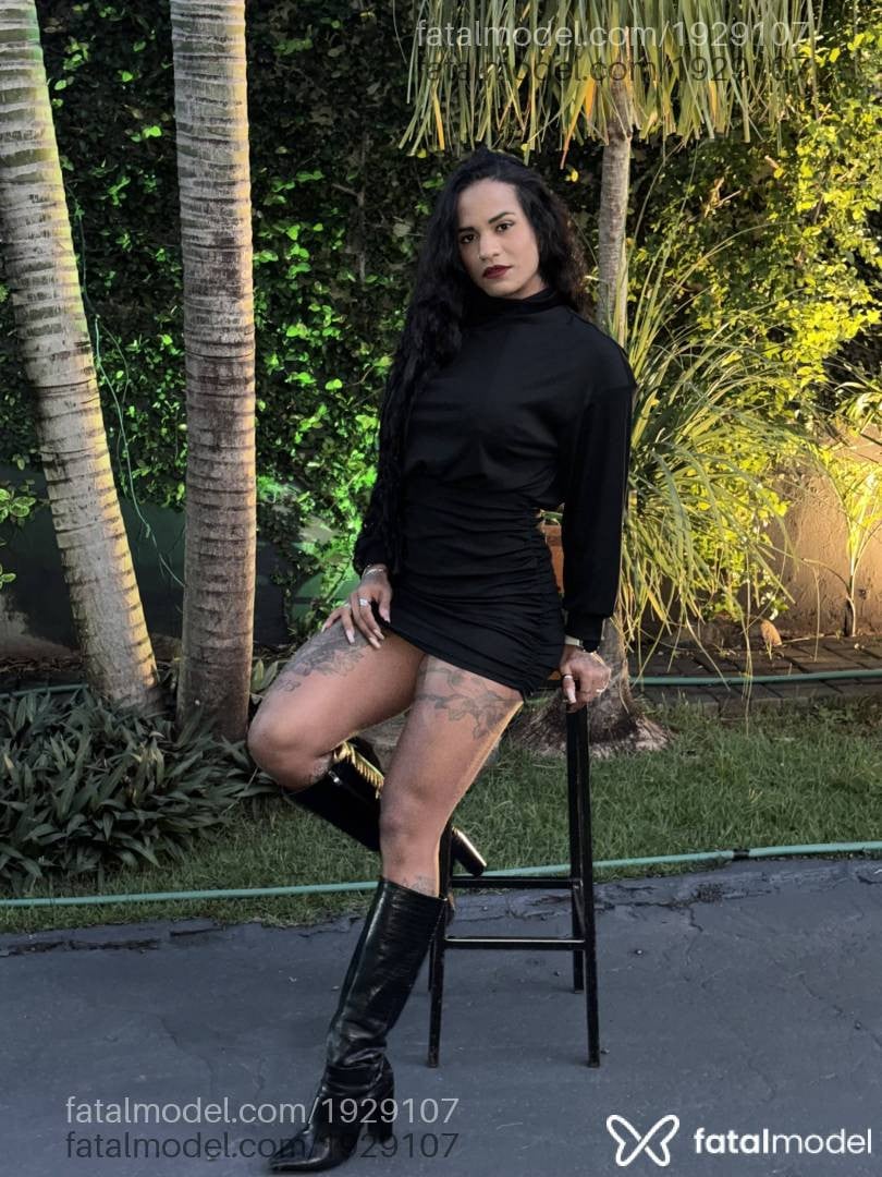 Acompanhante mulher morena (o) de olhos castanhos - Viick Araujo Acompanhante mulher morena (o) de olhos castanhos - Viick Araujo