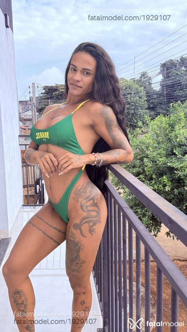 Acompanhante mulher morena (o) de olhos castanhos - Viick Araujo Acompanhante mulher morena (o) de olhos castanhos - Viick Araujo