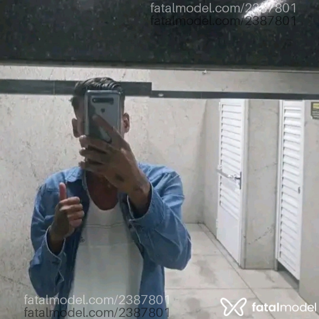 Acompanhante homem com cabelo castanho de olhos castanhos - Toni Robert