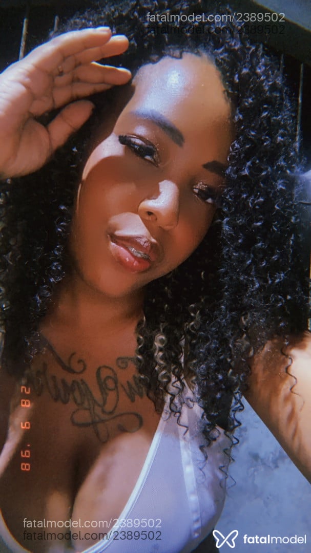 Acompanhante mulher com cabelo castanho de olhos castanhos em Rio de Janeiro - Letícia