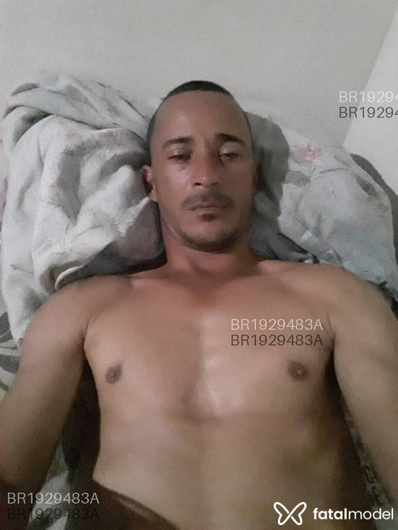Acompanhante homem com cabelo grisalho de olhos castanhos em Virtual Acompanhante homem com cabelo grisalho de olhos castanhos em Virtual - Martins