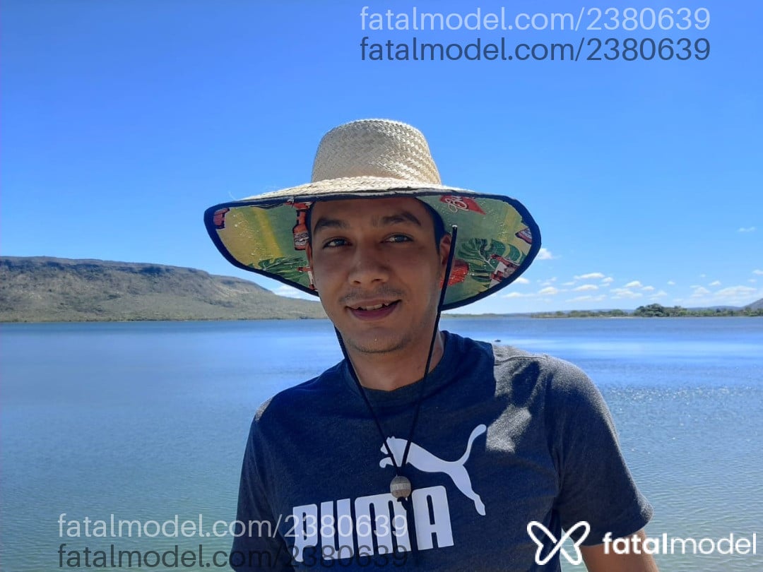 Acompanhante homem com cabelo castanho de olhos pretos - Paulo Vieira