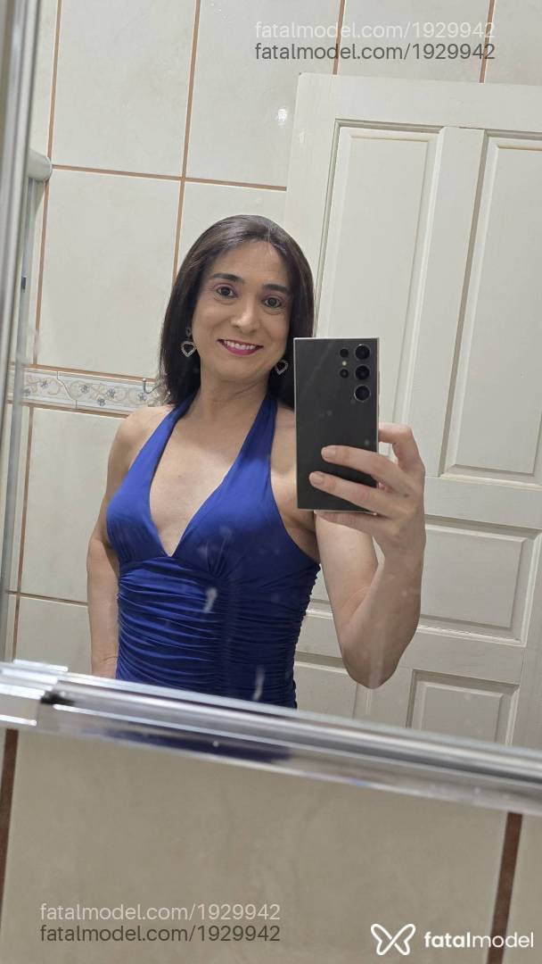 Acompanhante mulher trans com cabelo castanho de olhos pretos em Ipatinga Acompanhante mulher trans com cabelo castanho de olhos pretos em Ipatinga - Nicole Bouquet