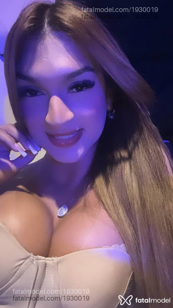 Acompanhante mulher trans com cabelo castanho de olhos pretos em Belo Horizonte - Daya Dafne