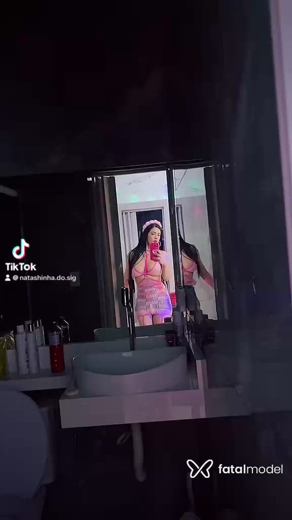 Acompanhante mulher trans morena (o) de olhos pretos - Natashinha