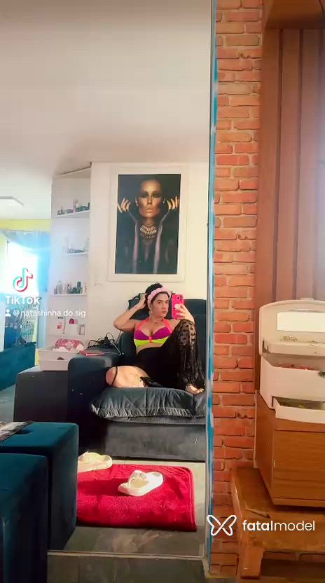 Acompanhante mulher trans morena (o) de olhos pretos - Natashinha
