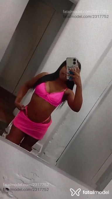 Acompanhante mulher com cabelo castanho de olhos pretos em Porto Alegre Acompanhante mulher com cabelo castanho de olhos pretos em Porto Alegre - Milly