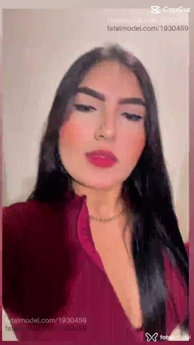 Acompanhante mulher ruiva (o) de olhos pretos - Isadora Ortiz