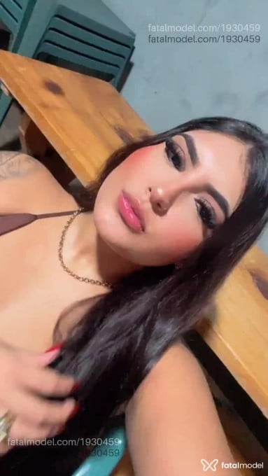 Acompanhante mulher ruiva (o) de olhos pretos - Isadora Ortiz