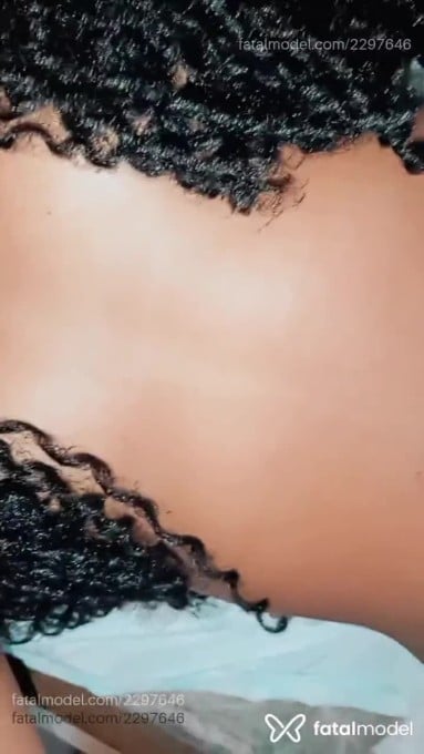 Acompanhante mulher com cabelo castanho de olhos castanhos em Virtual - Izabella Pelegrini