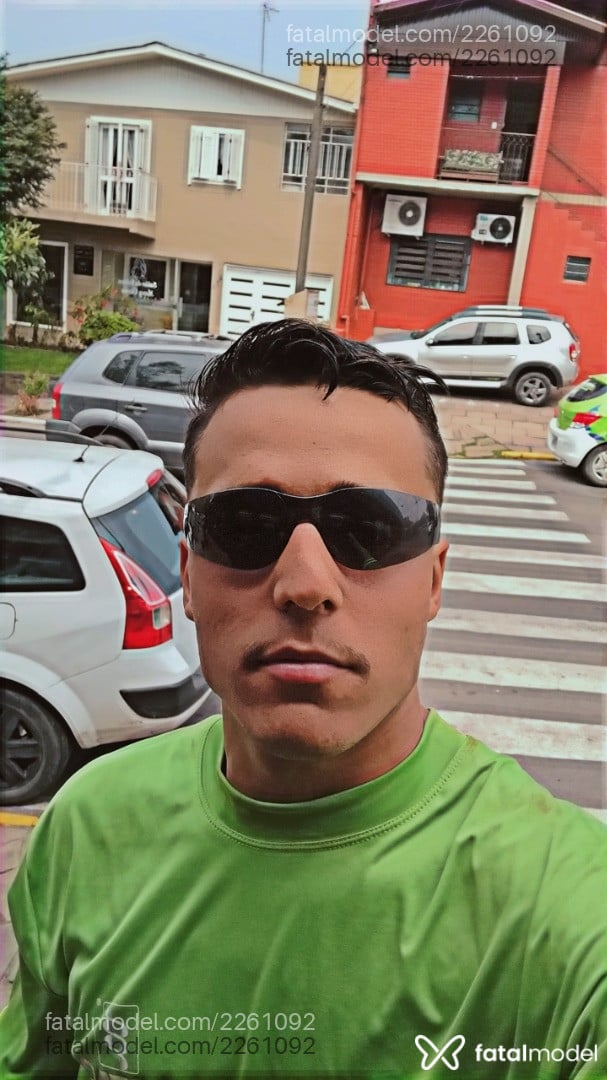 Acompanhante homem loira (o) de olhos castanhos - Eduardo