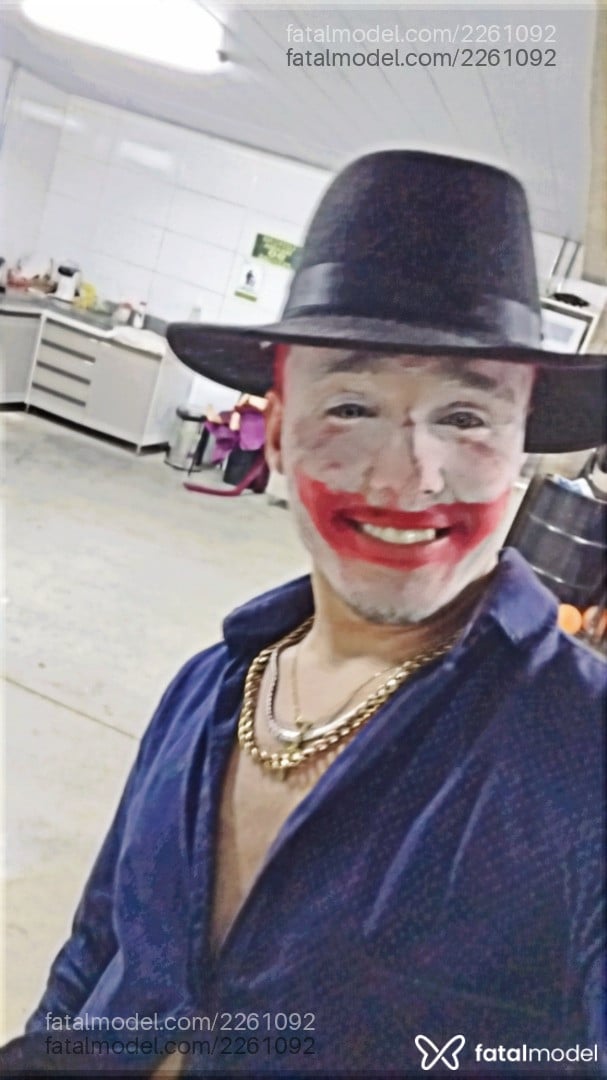 Acompanhante homem loira (o) de olhos castanhos - Eduardo