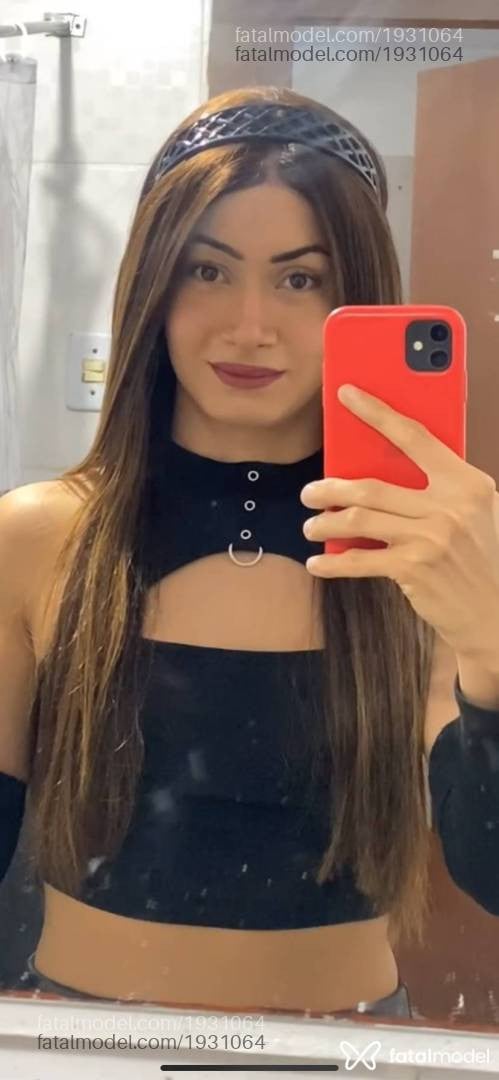 Acompanhante mulher trans loira (o) de olhos castanhos - Rubí Perez