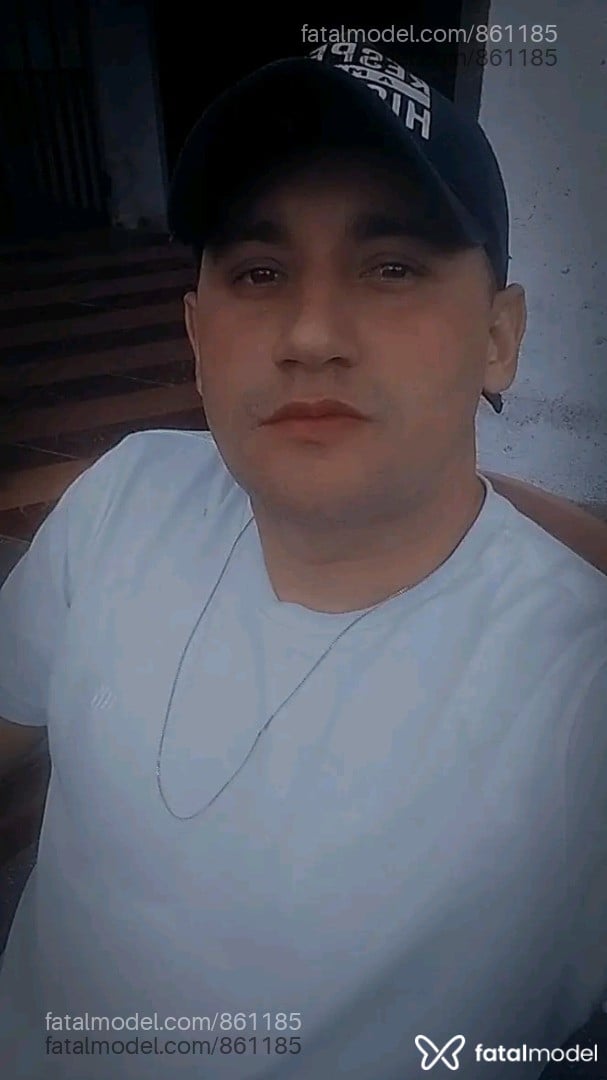 Acompanhante homem com cabelo castanho de olhos castanhos - Luis Guilherme