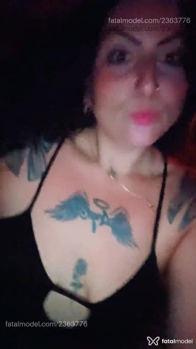 Acompanhante mulher morena (o) de olhos mel em Virtual Acompanhante mulher morena (o) de olhos mel em Virtual - Agata