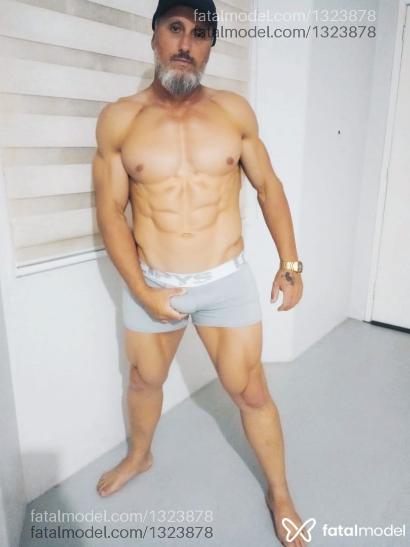 Acompanhante homem com cabelo grisalho de olhos castanhos em Pelotas - Rafael