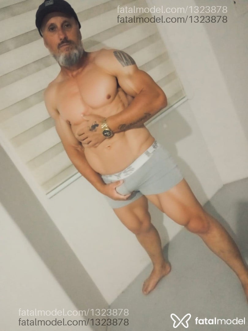 Acompanhante homem com cabelo grisalho de olhos castanhos em Pelotas - Rafael