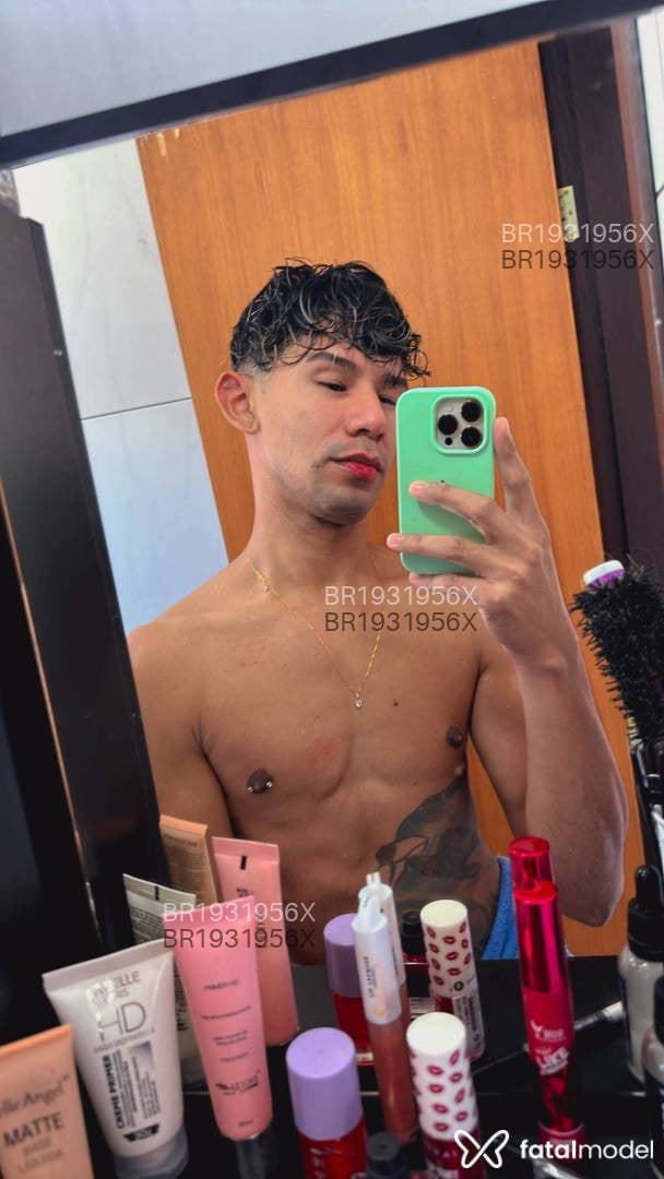 Acompanhante homem loira (o) de olhos pretos em Curitiba - Juh Oliveira
