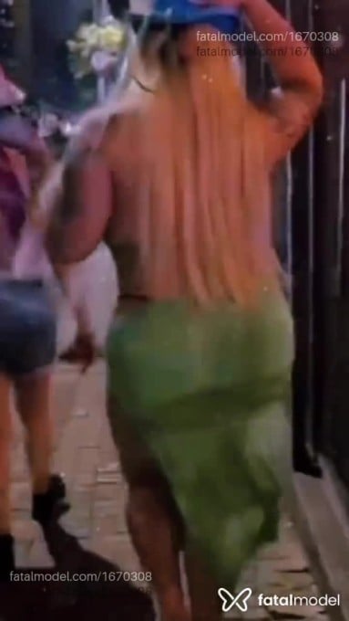 Acompanhante travesti com cabelo colorido de olhos castanhos em São Paulo - Letycia Estrela