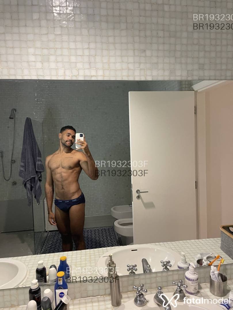 Acompanhante homem morena (o) de olhos pretos em São Paulo Acompanhante homem morena (o) de olhos pretos em São Paulo - Luiz Gomez