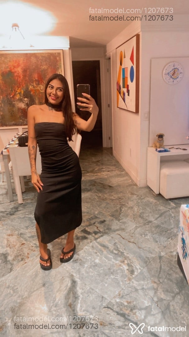 Acompanhante mulher morena (o) de olhos pretos - Babi Acompanhante mulher morena (o) de olhos pretos - Babi