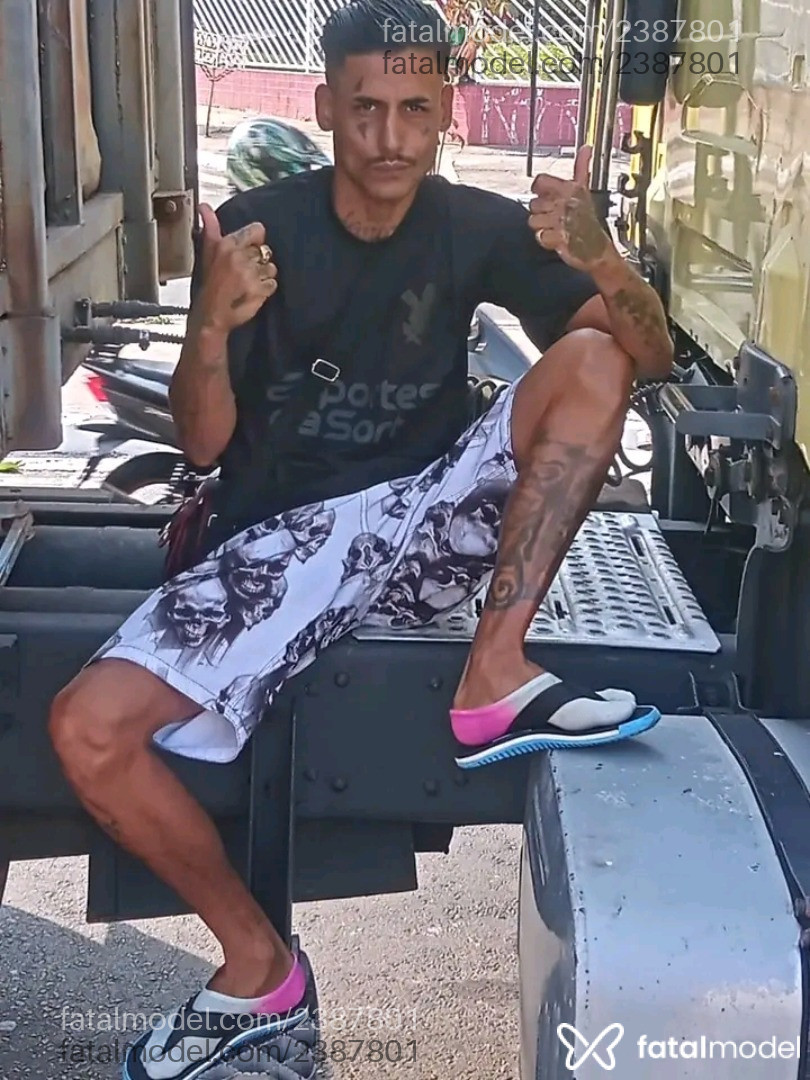 Acompanhante homem com cabelo castanho de olhos castanhos - Toni Robert