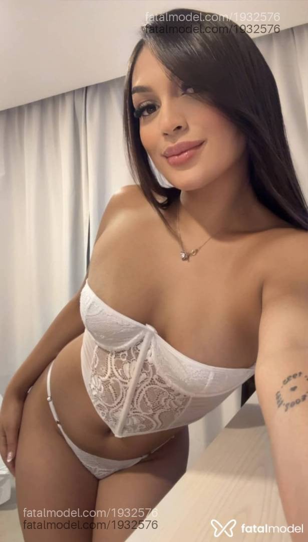 Acompanhante mulher com cabelo castanho de olhos castanhos - Lara Silva