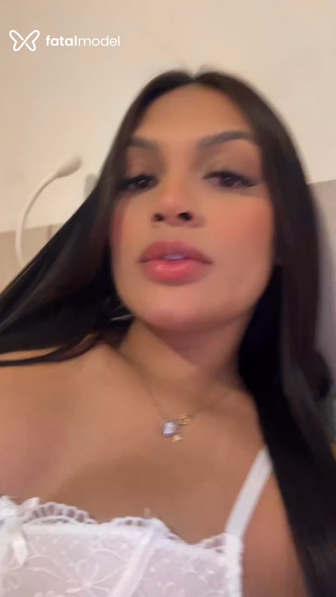 Acompanhante mulher com cabelo castanho de olhos castanhos - Lara Silva Acompanhante mulher com cabelo castanho de olhos castanhos - Lara Silva