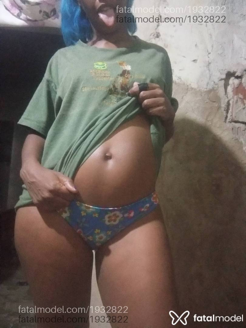 Acompanhante mulher com cabelo colorido de olhos pretos em Virtual - Nezha