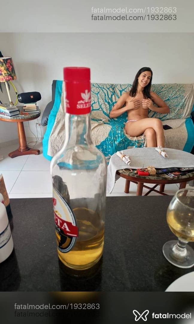 Acompanhante mulher trans morena (o) de olhos castanhos - Sasha Luxor