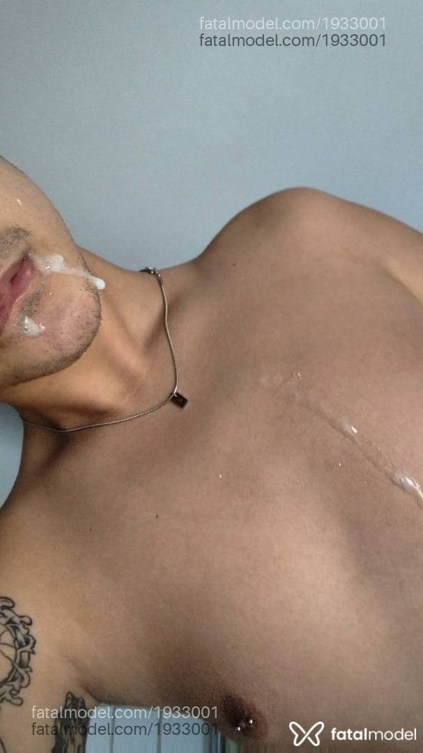 Acompanhante homem com cabelo castanho de olhos castanhos em Itajubá Acompanhante homem com cabelo castanho de olhos castanhos em Itajubá - Caio