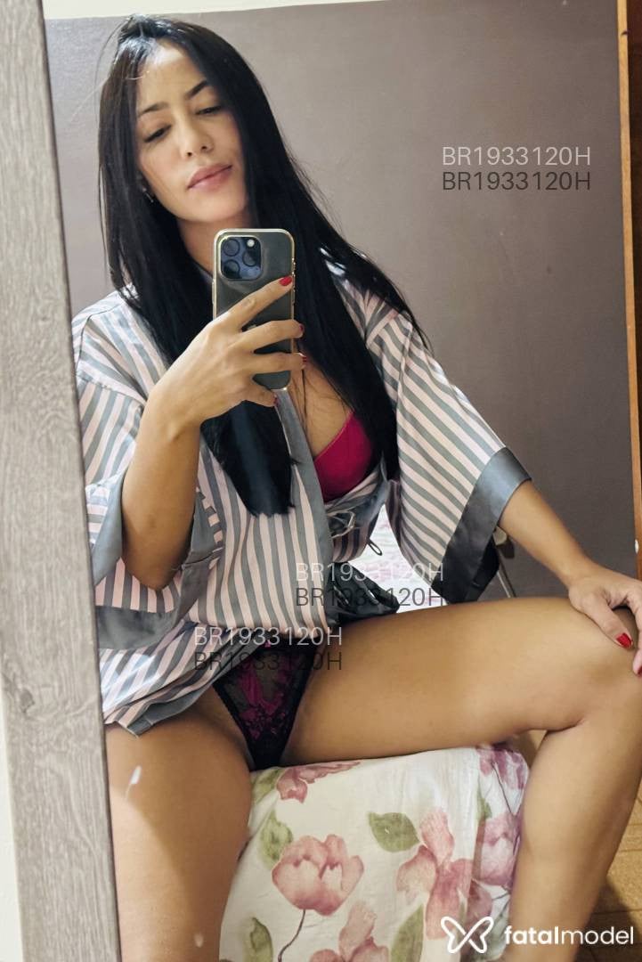 Acompanhante mulher com cabelo castanho de olhos castanhos em Cabo Frio Acompanhante mulher com cabelo castanho de olhos castanhos em Cabo Frio - Mirela