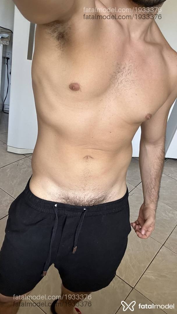 Acompanhante homem morena (o) de olhos castanhos em Porto Alegre - Caio