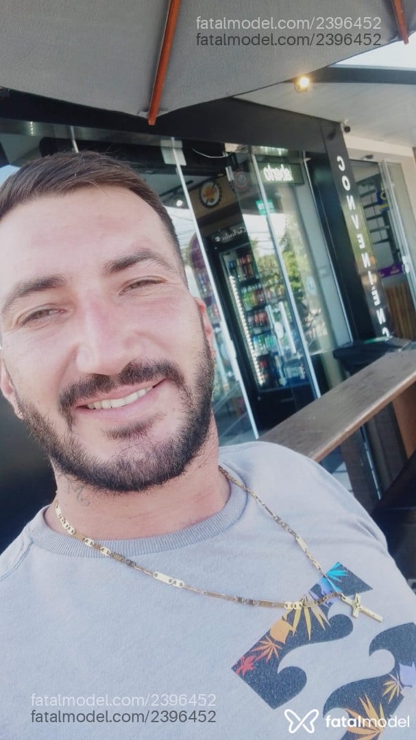 Acompanhante homem com cabelo castanho de olhos verdes em Palhoça - Guilherme