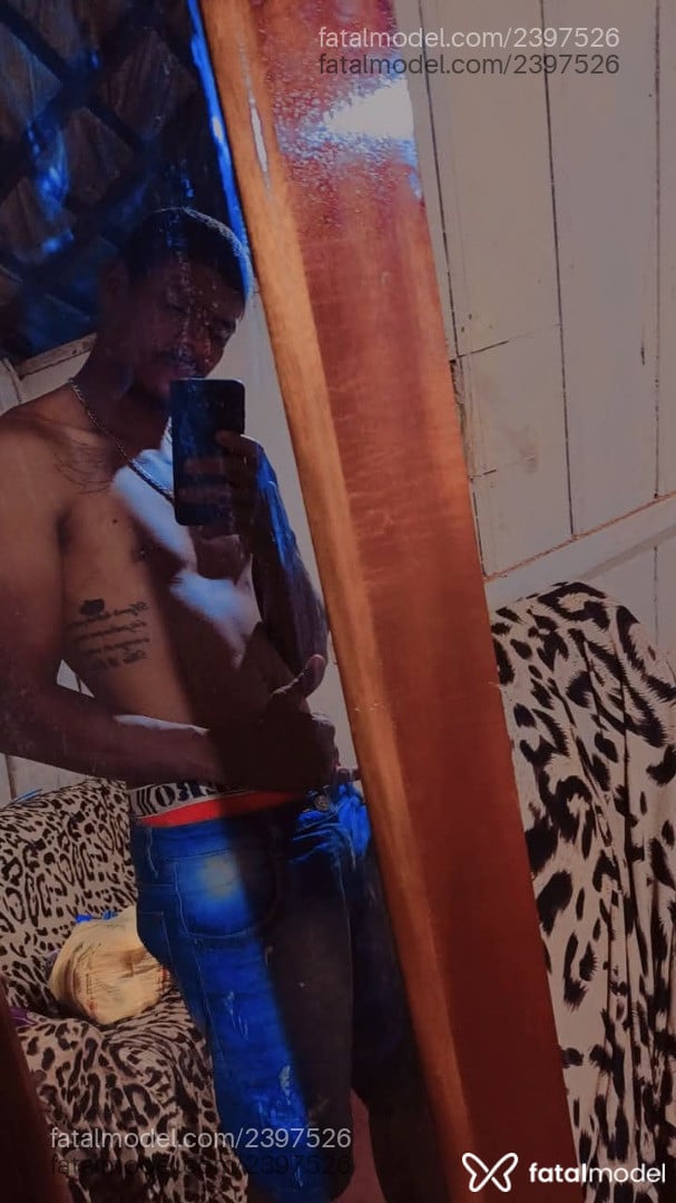 Acompanhante homem com cabelo grisalho de olhos pretos em Frutal Acompanhante homem com cabelo grisalho de olhos pretos em Frutal - Dotadonegro