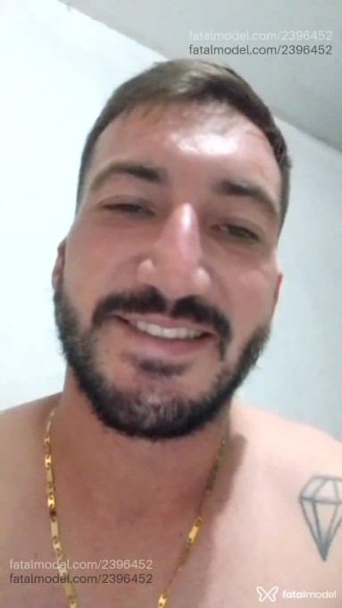 Acompanhante homem com cabelo castanho de olhos verdes em Palhoça - Guilherme