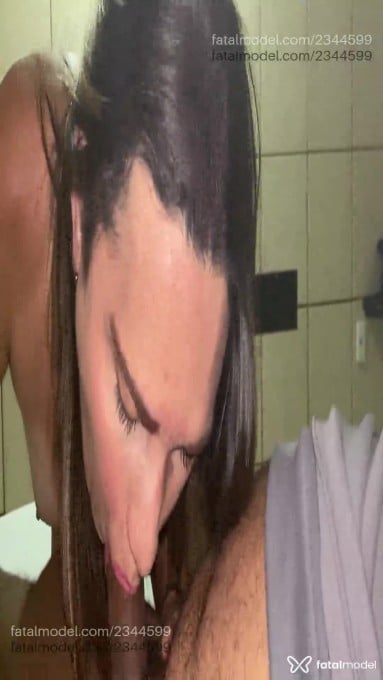 Acompanhante mulher trans loira (o) de olhos mel - Rafaelly
